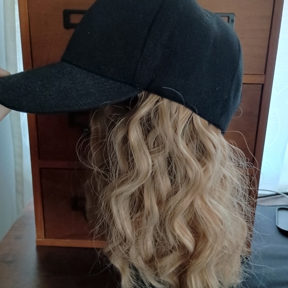 Women Short Wavy Hair Adjustable Baseball Hat/wig - Picture 8 of 8